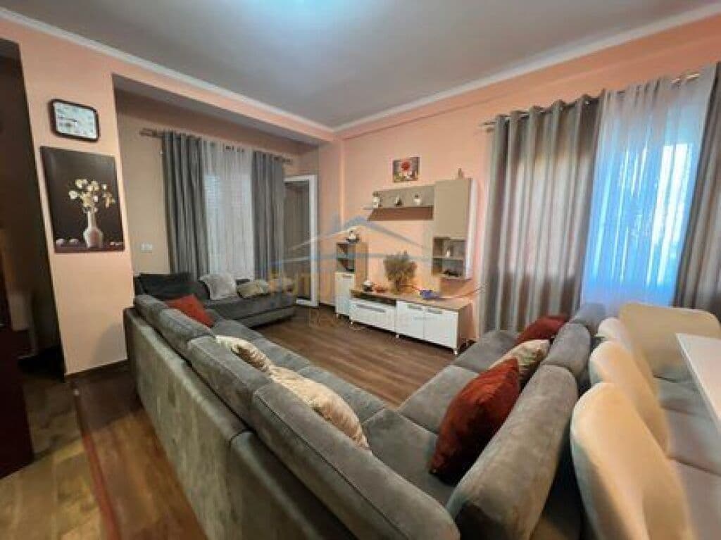 Qira, Apartament 2+1+ Vend Parkimi, Ura e Institutit