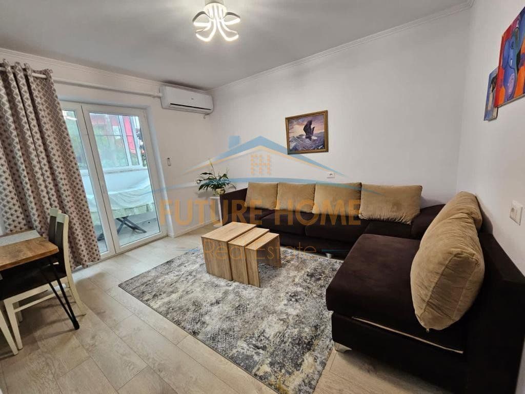 Jepet me qira, Apartament 1+1, Rruga Kavajë, Tiranë.