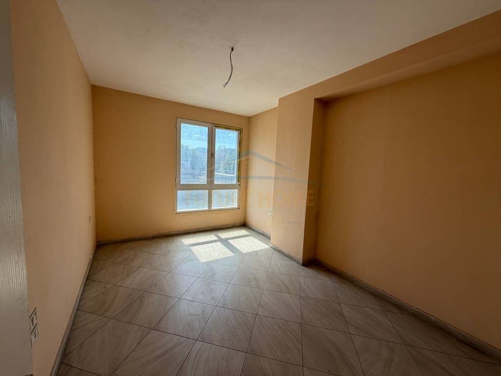 Në shitje, Apartament 1+1, Rruga Kavajës, Sheshi 21, Tiranë. 2