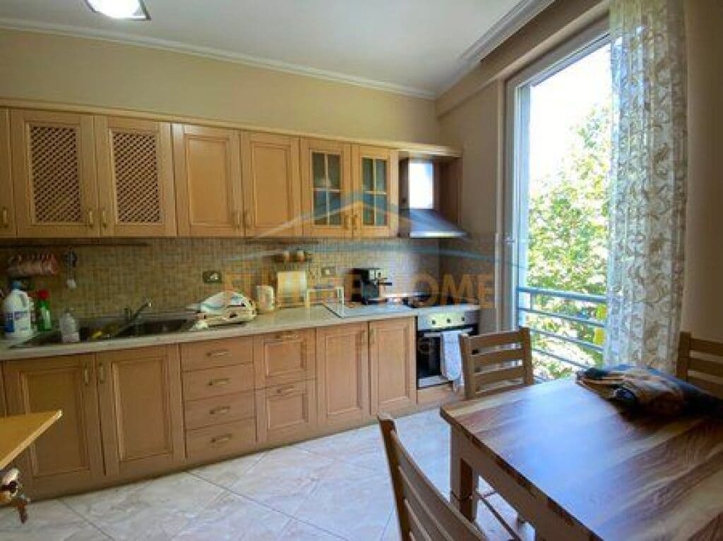 Jepet me qira, Apartament 1+1, Laprakë 3