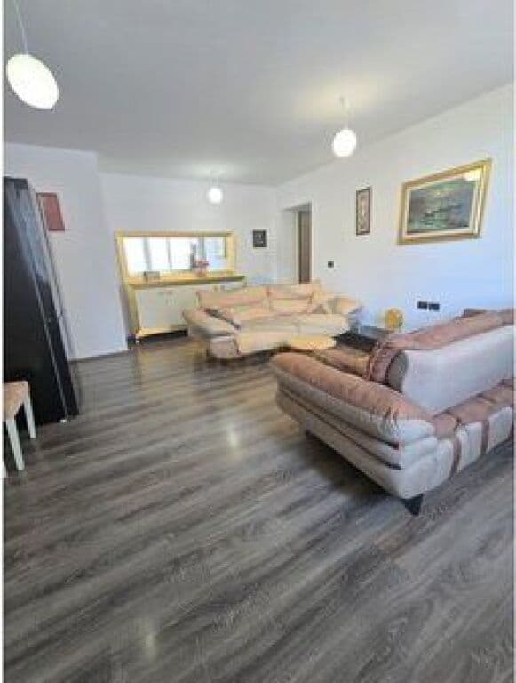 Në shitje, Apartament 2+1, Fusha e Aviacionit