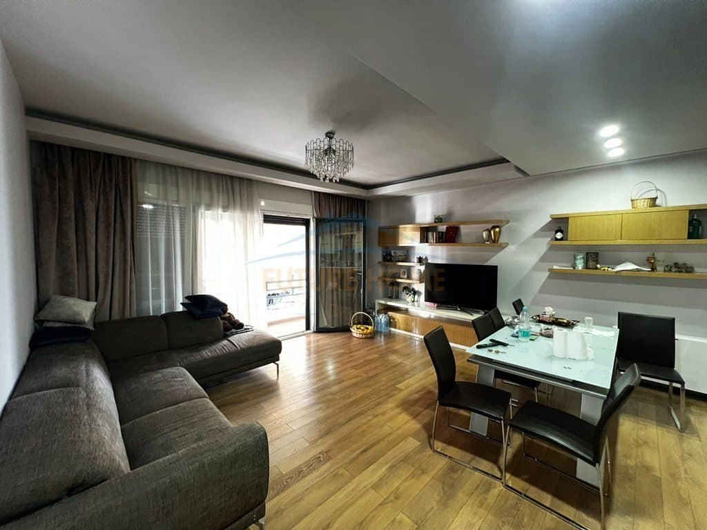 Në shitje, Apartament 3+1+2, Dritan Hoxha, Tiranë