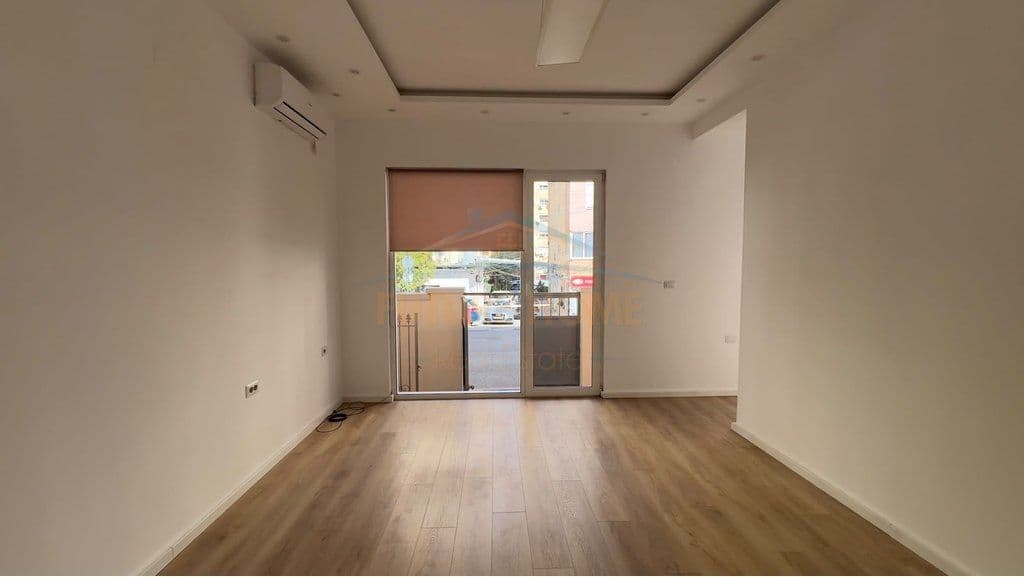 Qira, Ambient Biznesi, Komuna Parisit, Tiranë 3