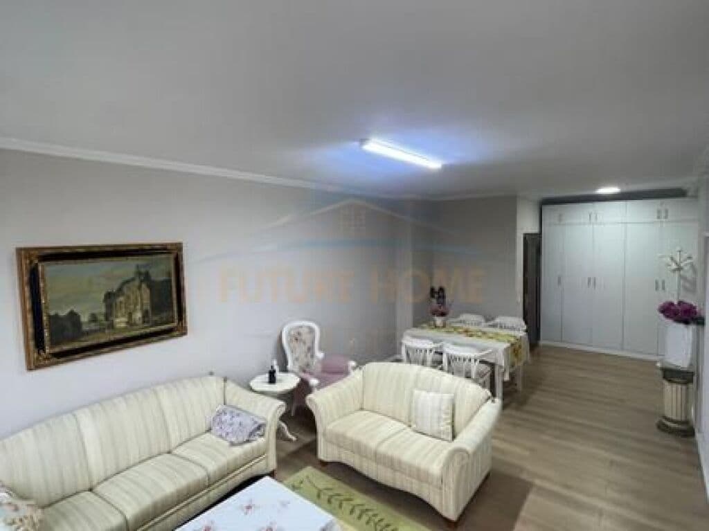 Jepet me qira Apartament 2+1+2, Qendër, Tiranë