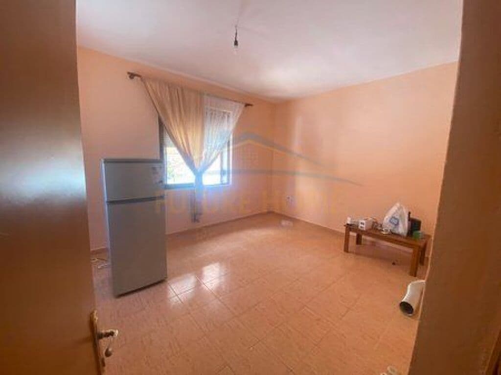 Jepet me qira, Apartament 1+1, Pazari i Ri, Tiranë. 2