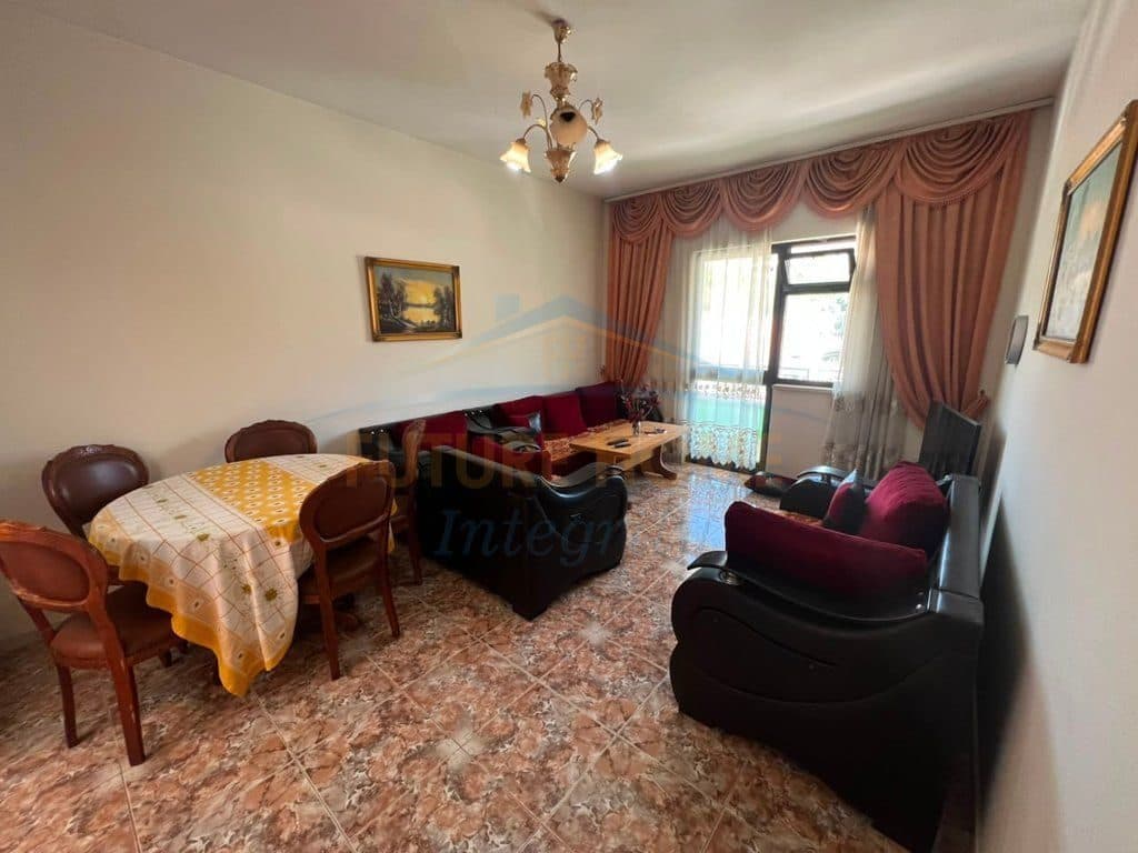 Në shitje, Shtëpi private 3-katëshe+Tokë, Tregu i Elektricitetit, Tiranë.