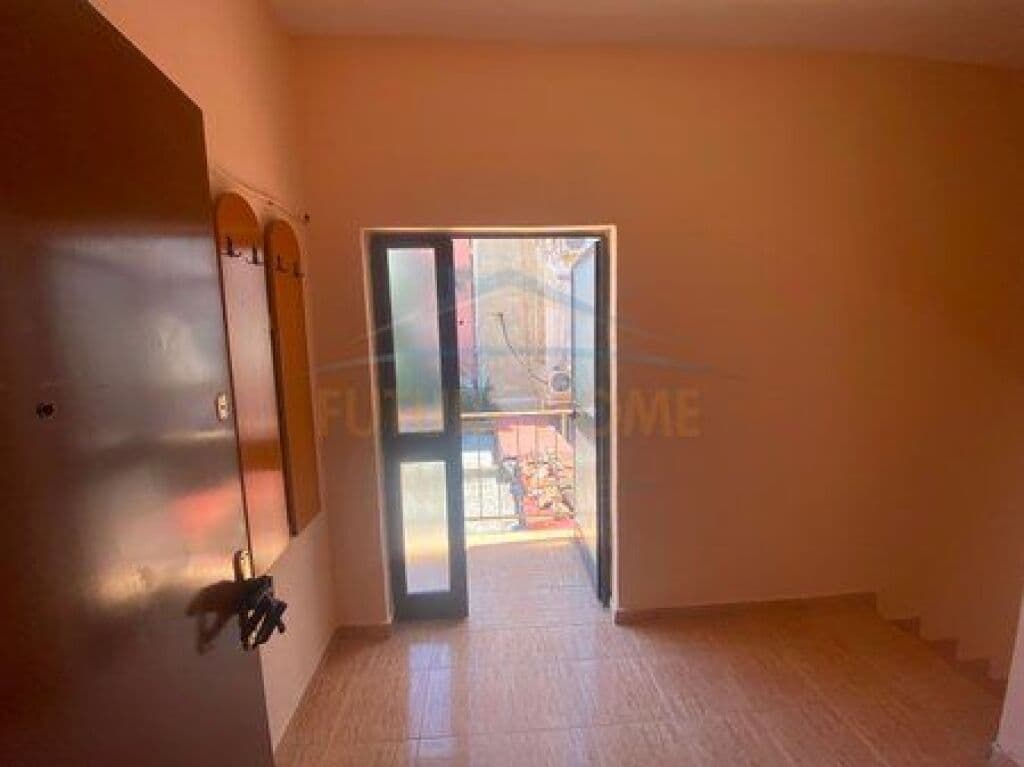 Jepet me qira, Apartament 1+1, Pazari i Ri, Tiranë. 3