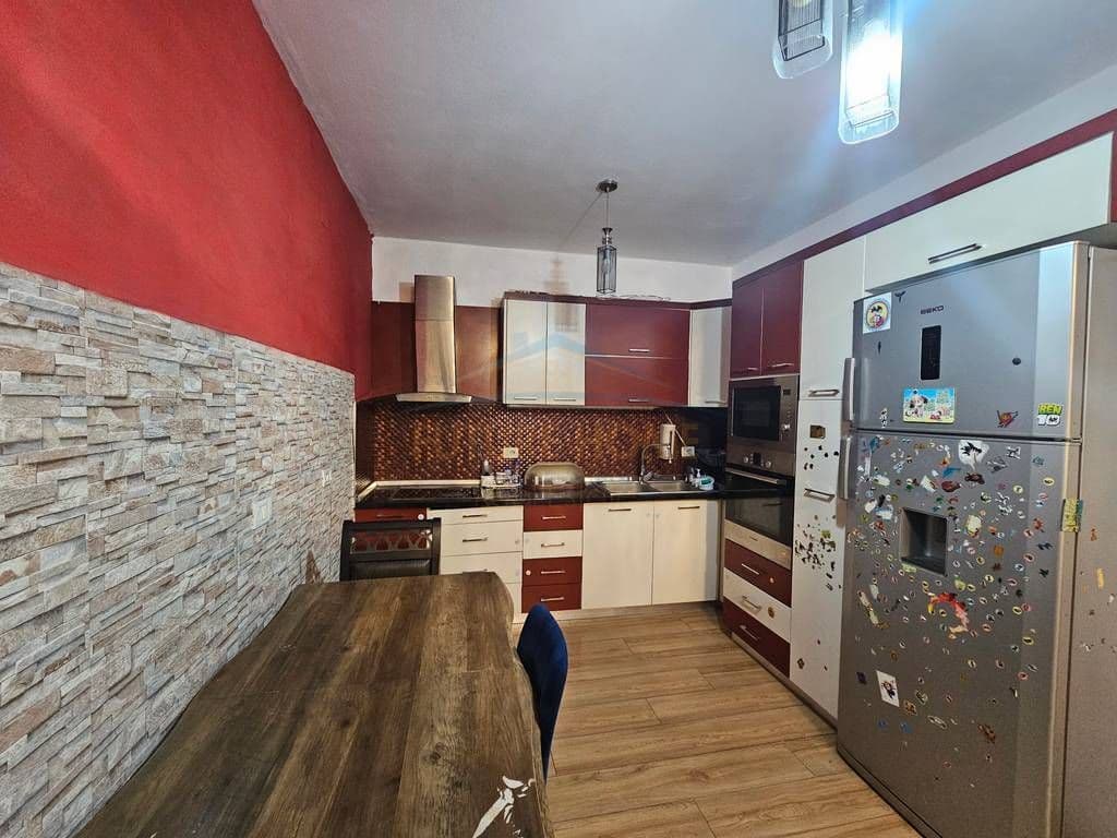 Jepet me qira, Apartament 2+1+2, Rruga Jordan Misja, Tiranë. 3