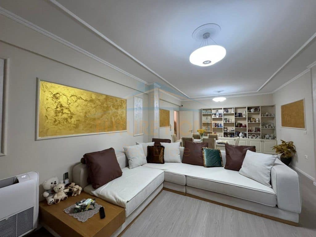Në shitje, Apartament 2+1+2, Stacioni i Trenit, Tiranë. 3