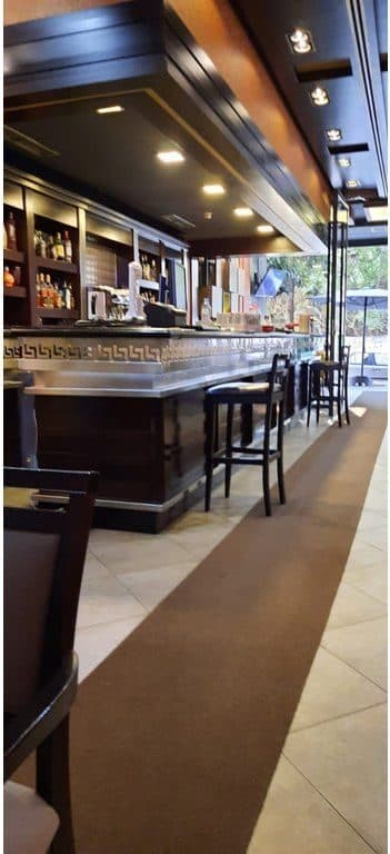 Në shitje, Hapësira Komerciale Bar-Kafe, Rruga Barrikadave, Tiranë. 2
