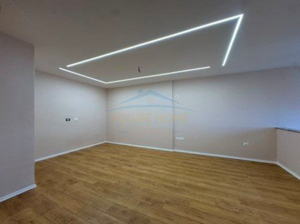 Në shitje, Apartament 2+1, Ali Demi, Tiranë. 4