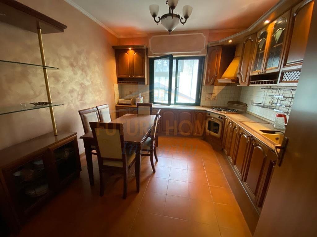 Jepet me qira, Apartament 3+1+2, Zogu i Zi, Tiranë. 2