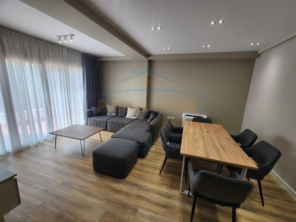 Në shitje, Duplex 4+1+3, Liqeni I Thate, Tiranë.
