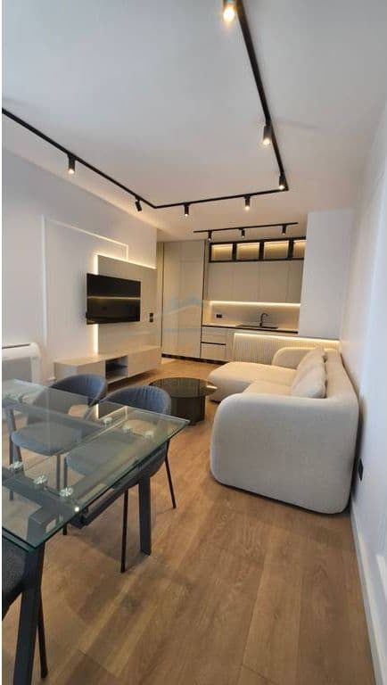 Jepet me qira, Apartament 1+1+Vendi Parkimi, Porcelan, Tiranë.