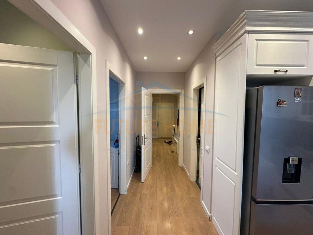 Qira, Apartament 3+1+2+ Veranda, Rr. 4 Deshmoret, Tiranë. 2
