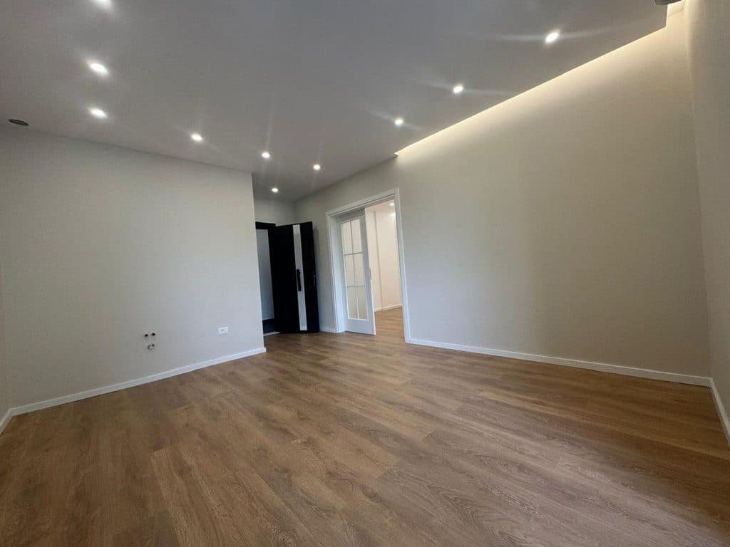 Në shitje, Apartament 1+1, Komuna e Parisit, Tiranë