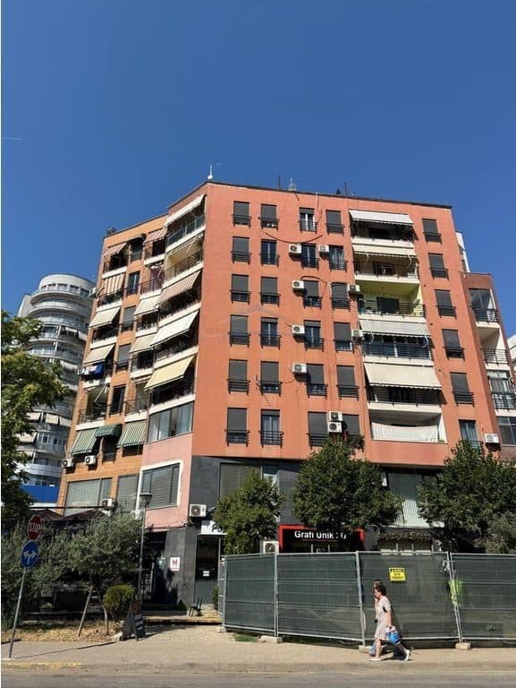 Në shitje, Apartament 2+1+2, Zogu i Zi, Tiranë. 2
