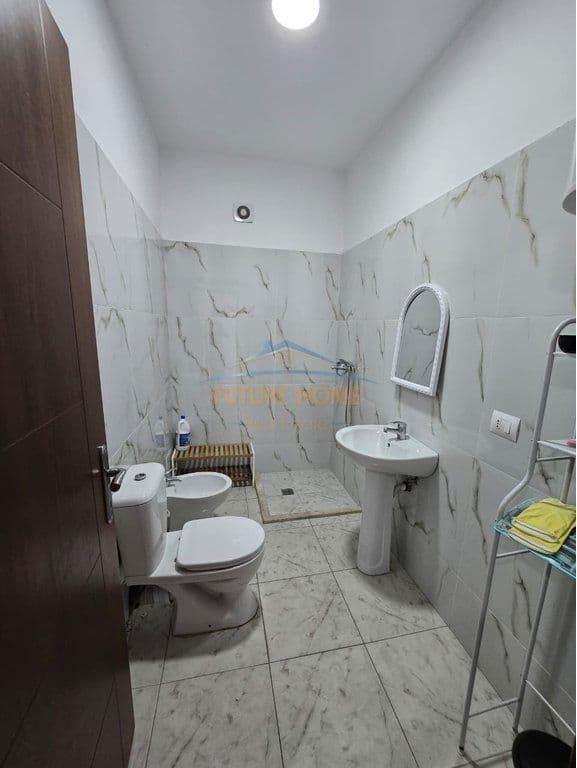 Për Qira, Hapësirë Zyre, Rruga Frosina Plaku, Tiranë