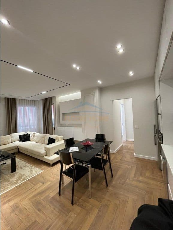 Jepet me qira, Apartament 2+1, Pazari i Ri 2