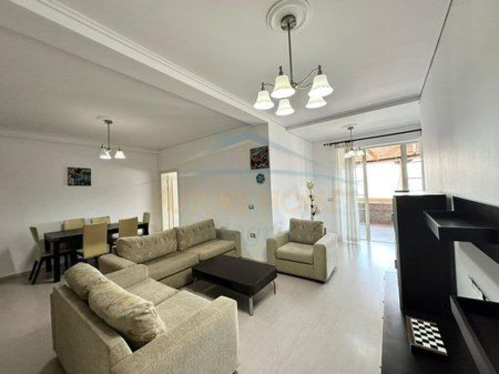 Jepet me qira, Apartament 2+1+2, Ish Tregu i Elektricitetit, Tiranë.