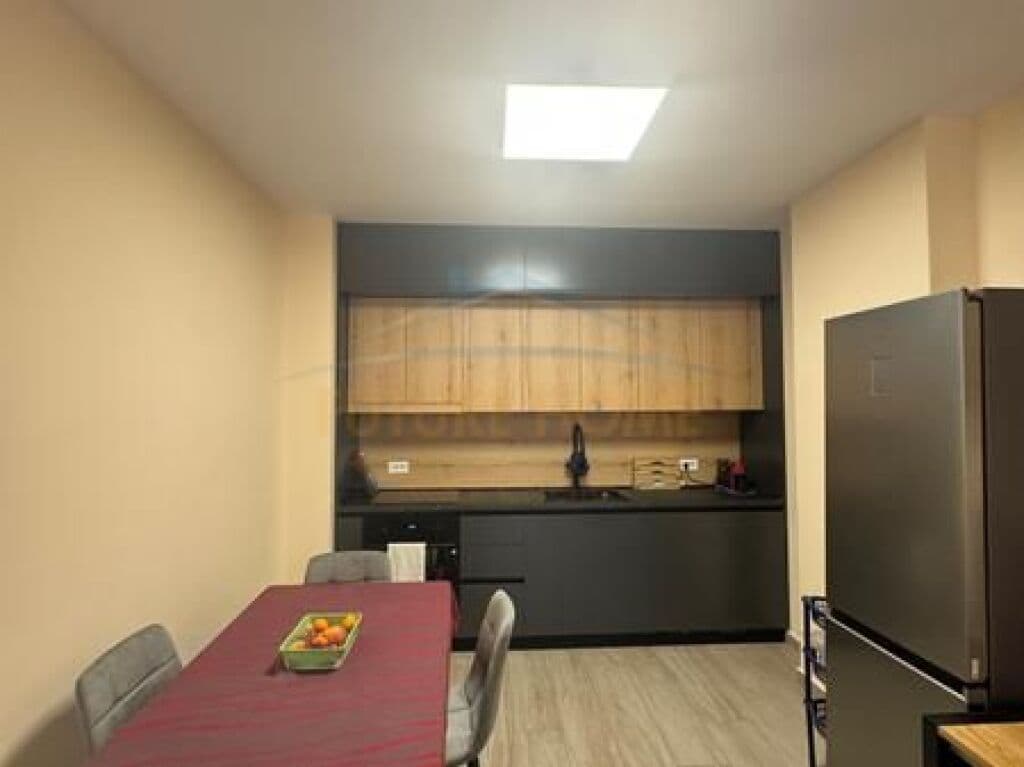 Qira, Apartament 2+1+2, Rruga Kongresi i Manastirit 4