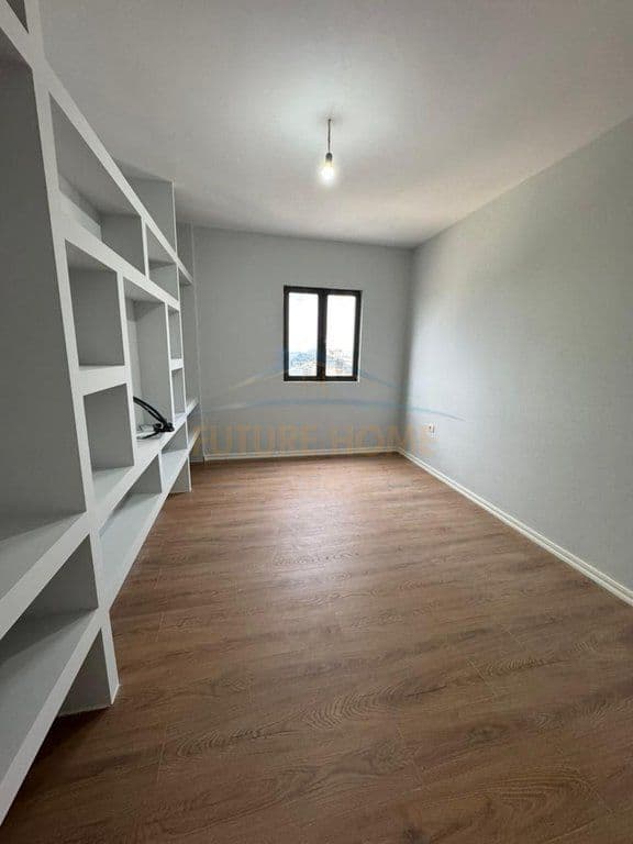 Në shitje, Apartament 2+1+2, Rruga "Shefqet Kuka", Fresk