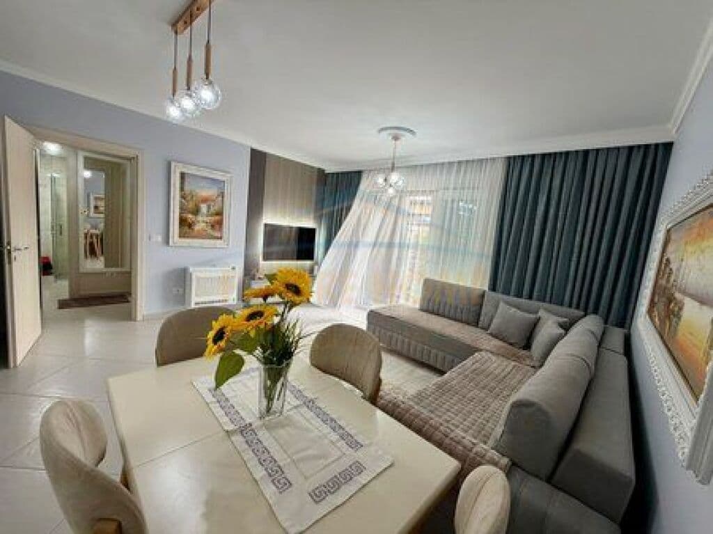 Qira, Apartament 1+1+Vendi për Parkim, Rruga e Barrikadave, Tiranë. 3