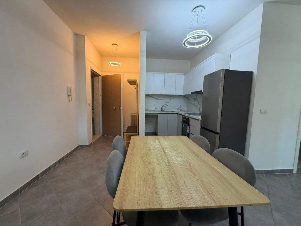 Qira, Apartament 2+1+Vendi për Parkim, Rruga Jordan Misja, Tiranë. 2