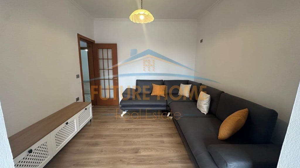 Në shitje, Apartament 2+1, Sheshi Wilson, Tiranë