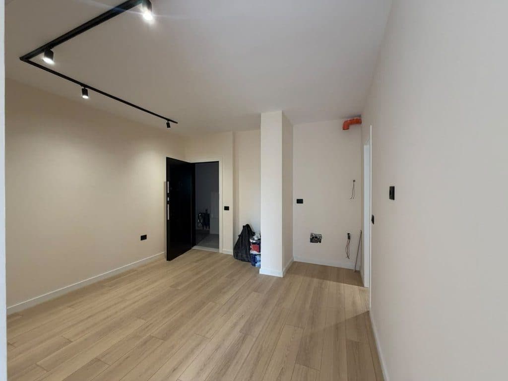 Shitet ,Apartament 1+1, Komuna e Parisit, Tirane 3