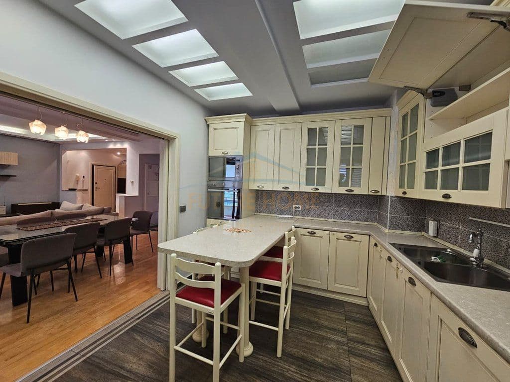 Në shitje, Apartament 3+1+vend parkimi, Myslym Shyri, Tiranë 2