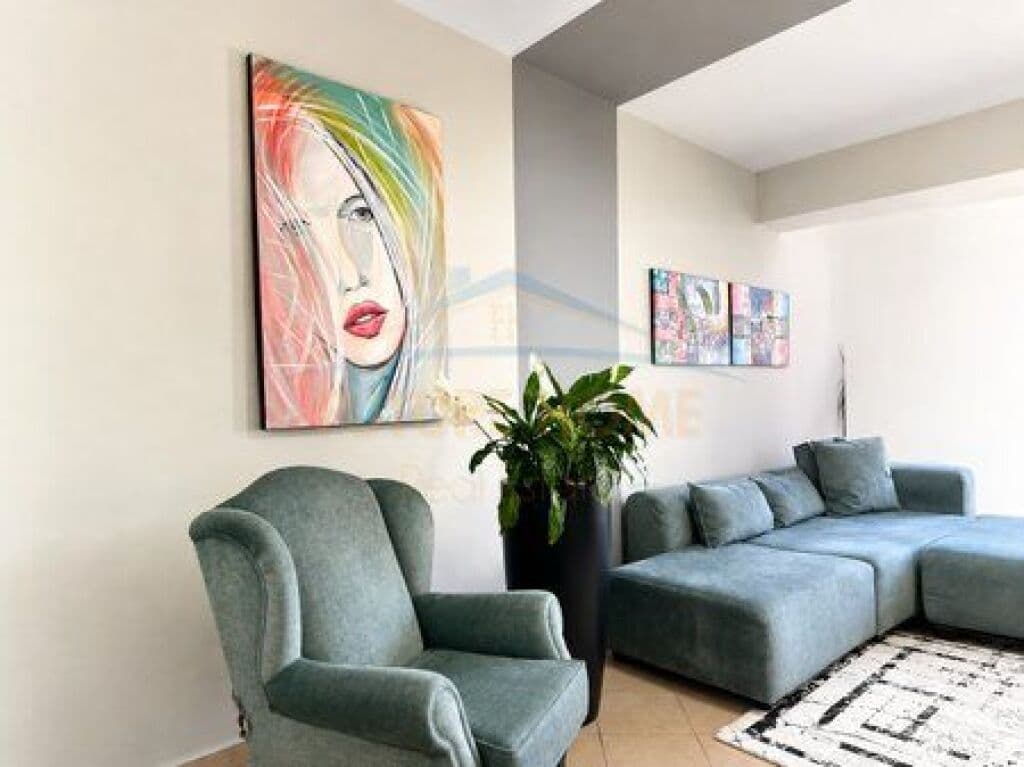 Në shitje, Apartament 2+1, Rruga Kavajë. 3