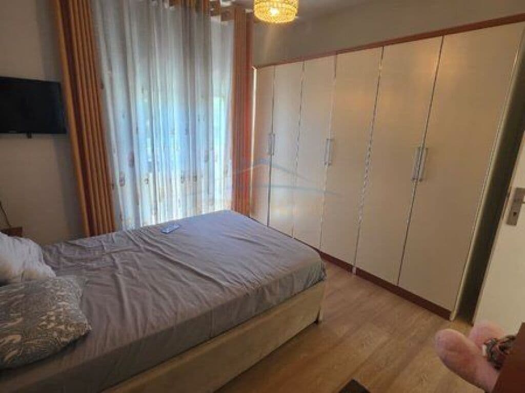 Qira, Shtëpi Private, Kati i Dytë, Myslym Shyri. 3