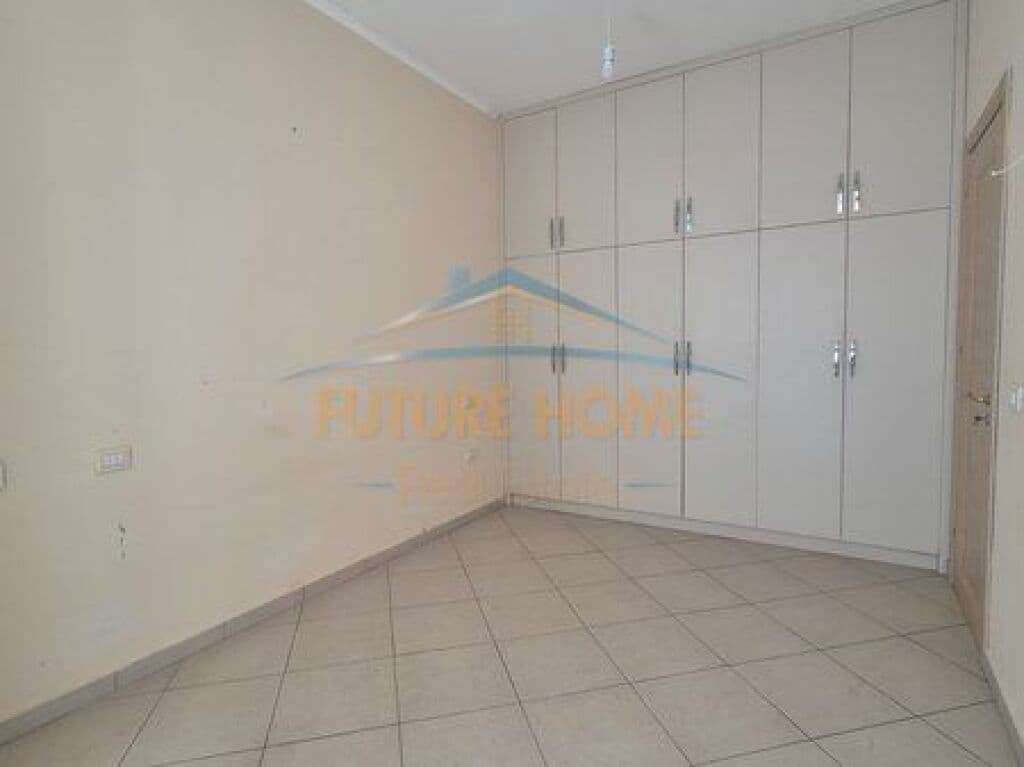 Në shitje, Apartament 1+1, Komuna e Parisit, Tiranë. 4