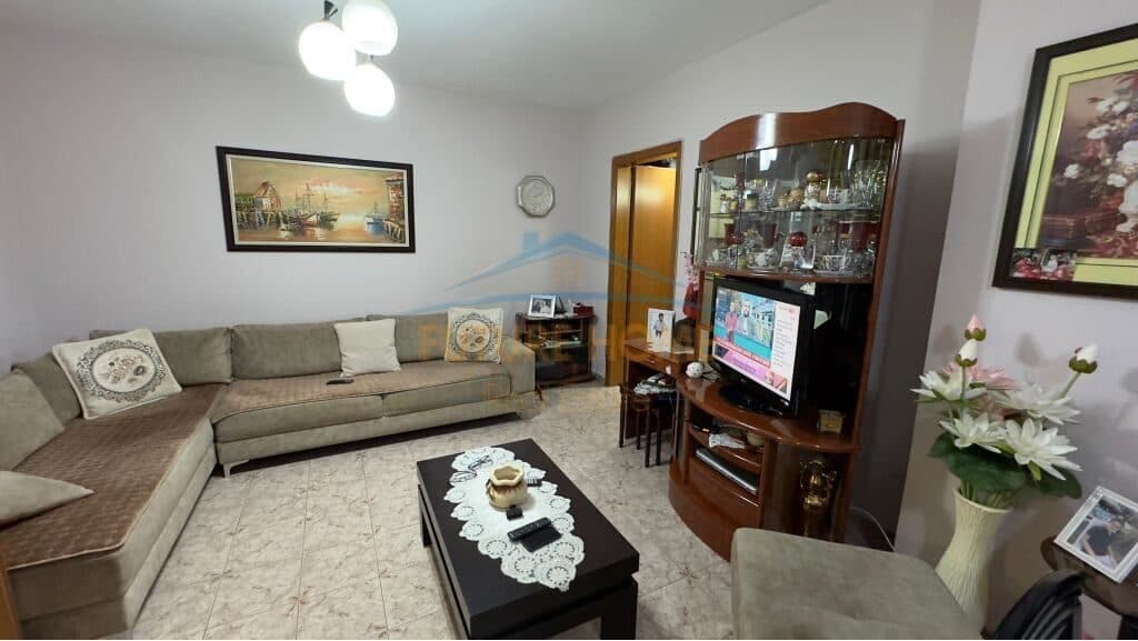 Në shitje, Apartament 1+1, Rruga Bogdaneve, Tiranë