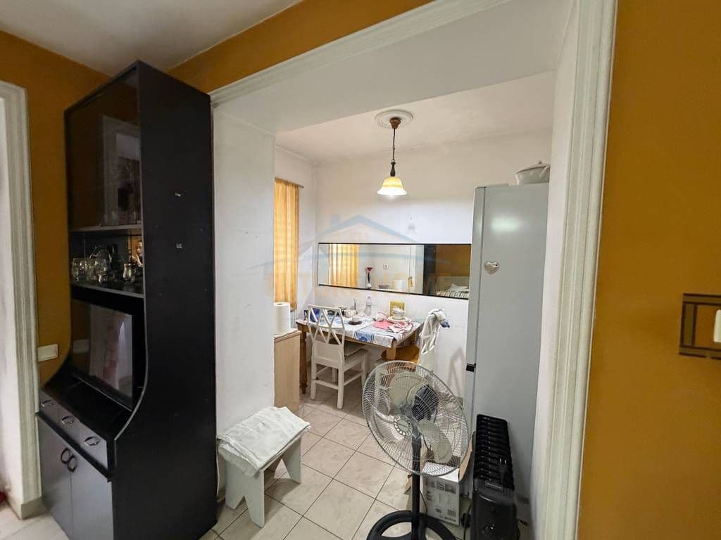 Në shitje pranë Pazar i Ri, apartament 2+1, 4