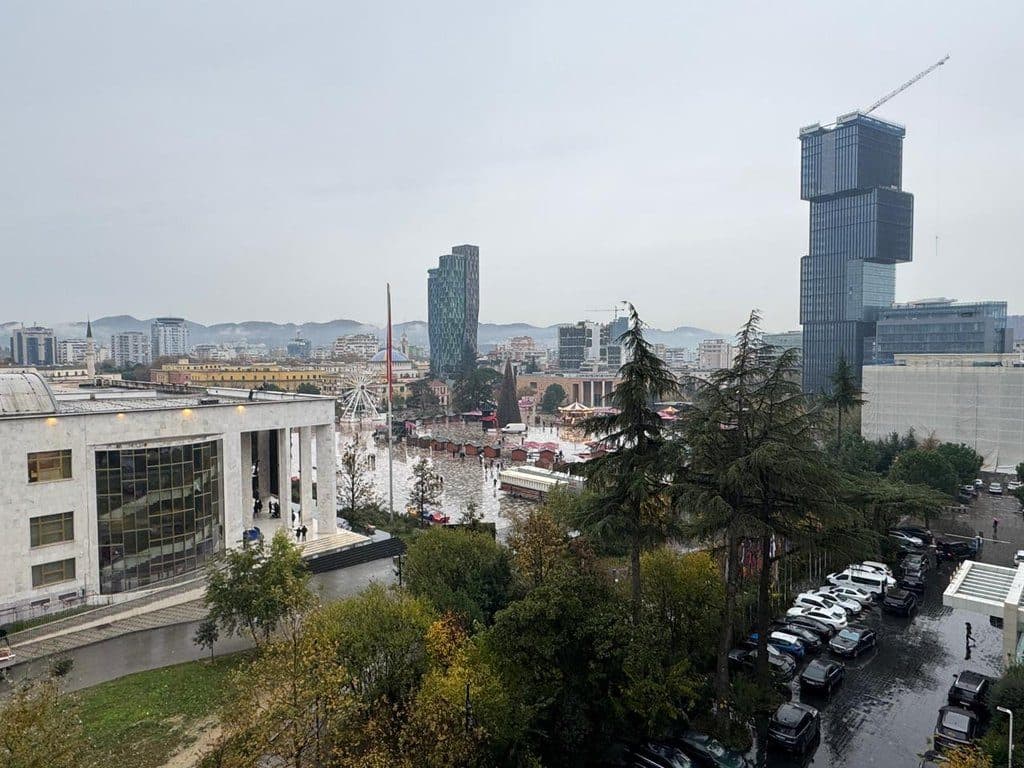 Shitet, Apartament 2+1+2, Tirana's Rock, Qendër. 1