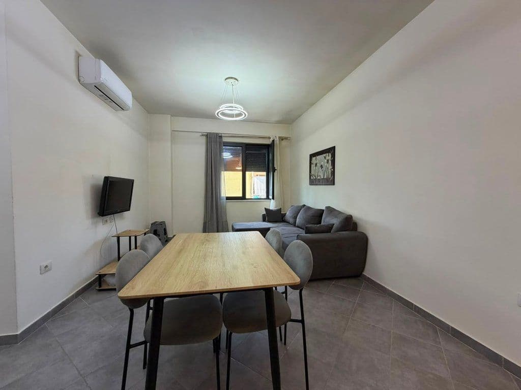 Qira, Apartament 2+1+Vendi për Parkim, Rruga Jordan Misja, Tiranë. 3
