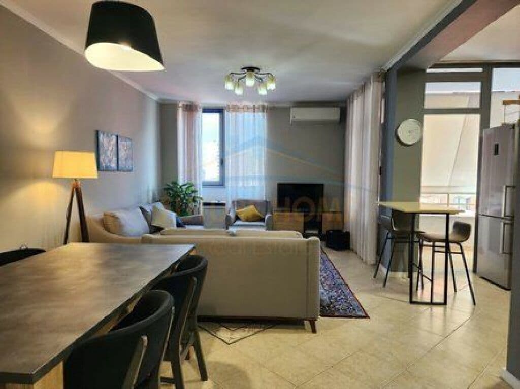 Jepet me qira, Apartament 2+1+2, Qendër, Tiranë. 4