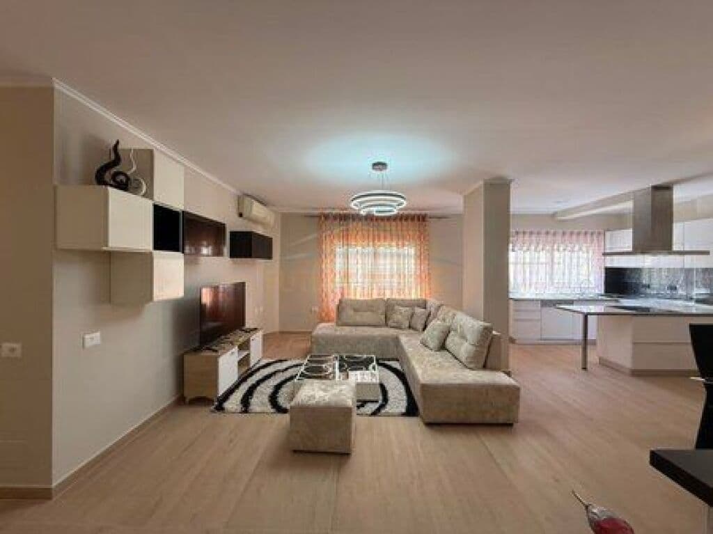 Qira, Apartament 2+1, Komuna e Parisit, Tiranë