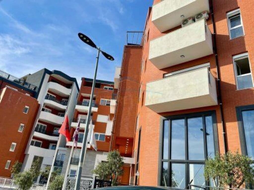Në shitje, Duplex, Fresk, Tiranë