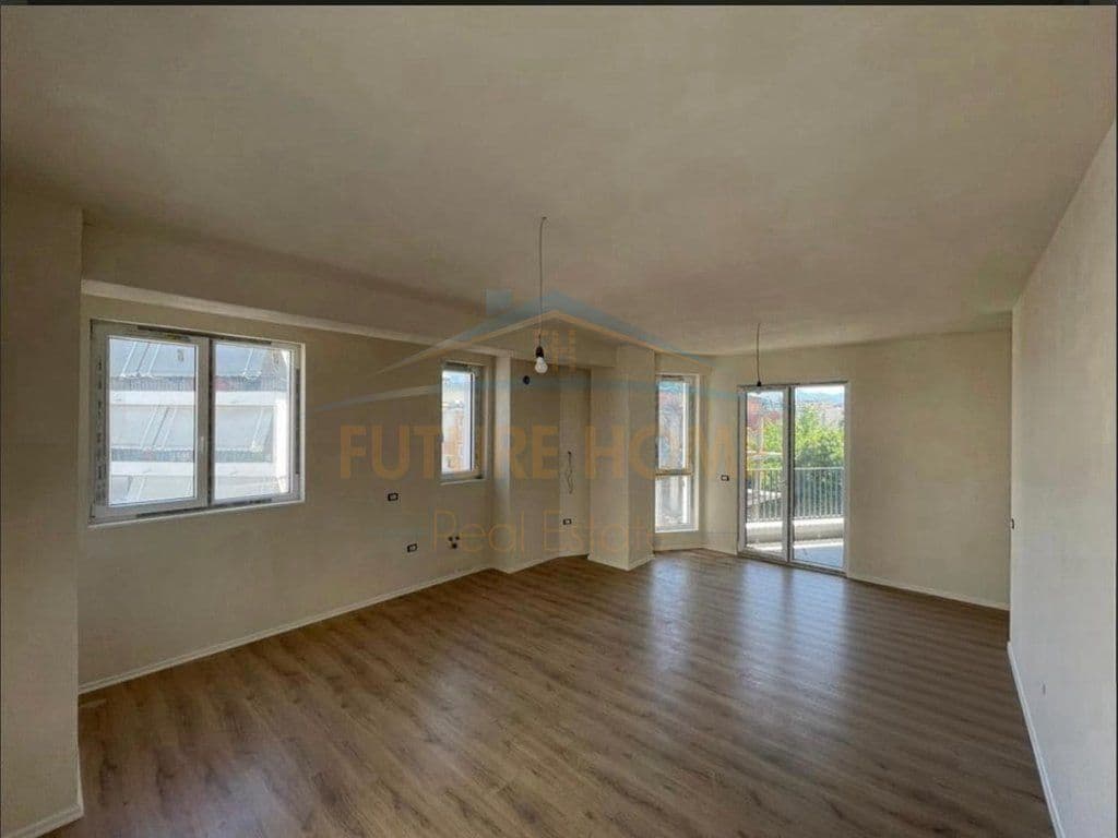 Në shitje, Apartament 3+1+2, Bega 07, Komuna e Parisit. 2