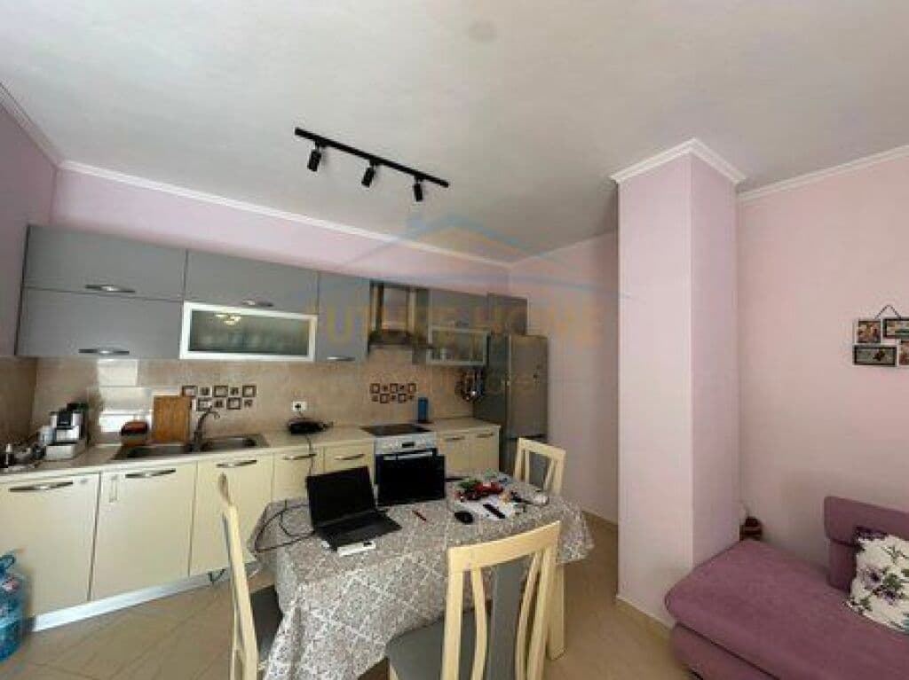 Në shitje, Apartament 2+1, Fresku, Tiranë. 2