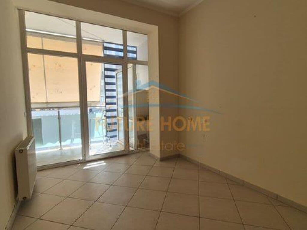 Në shitje, Apartament 1+1, Komuna e Parisit, Tiranë. 3