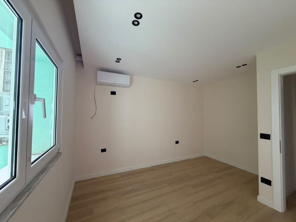 Shitet ,Apartament 1+1, Komuna e Parisit, Tirane 3