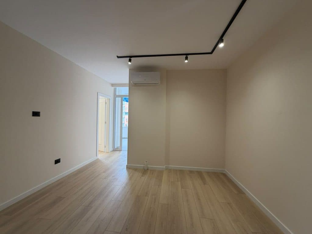 Shitet ,Apartament 1+1, Komuna e Parisit, Tirane 2