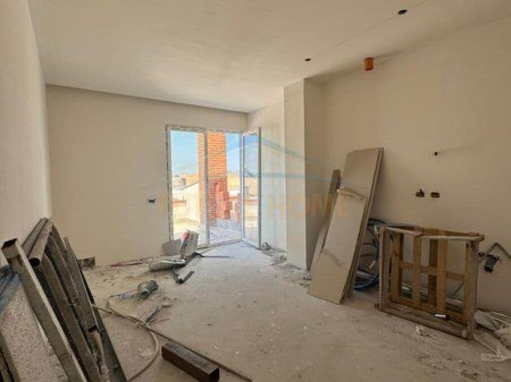 Në shitje, Apartament 2+1+2, Yzberisht, Tiranë.