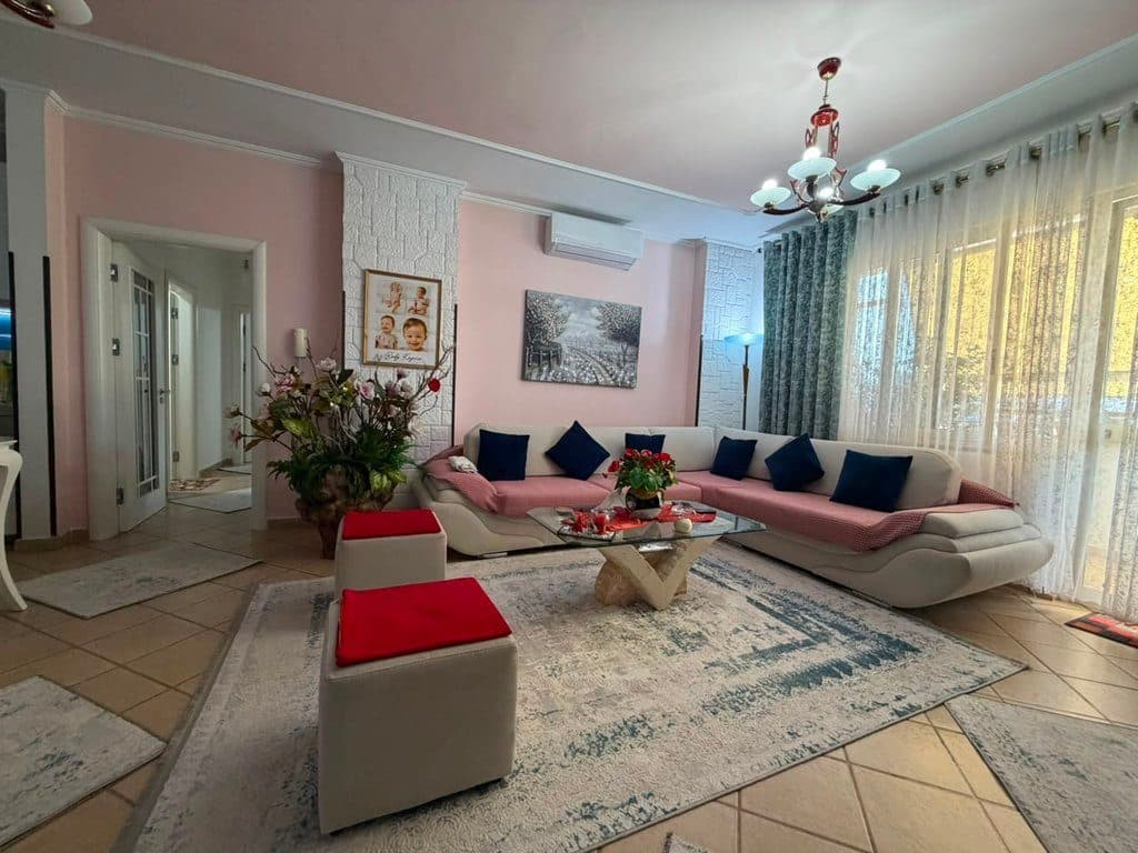 Shitet, Apartament 3+1+2, Rruga Sami Frashëri , Blloku , Tiranë