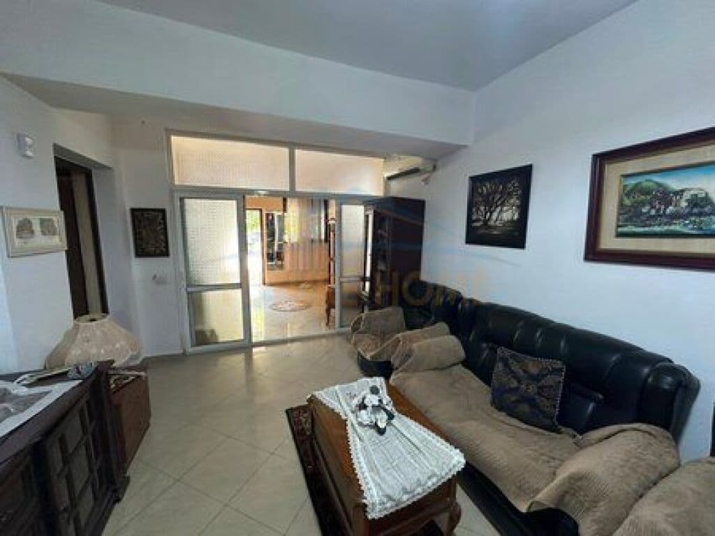 Jepet me qira Apartament 2+1, Rruga Elbasanit, Tiranë