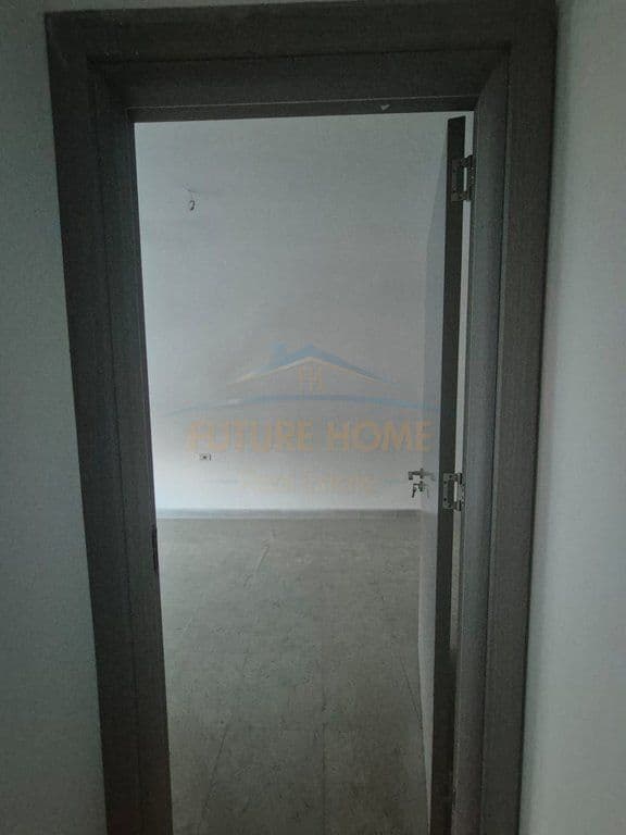 Qira, Apartament 3+1+2, i vendosur në fund të Rrugës 5 Maj, pranë Shkollës “Ardian Klosi” 2
